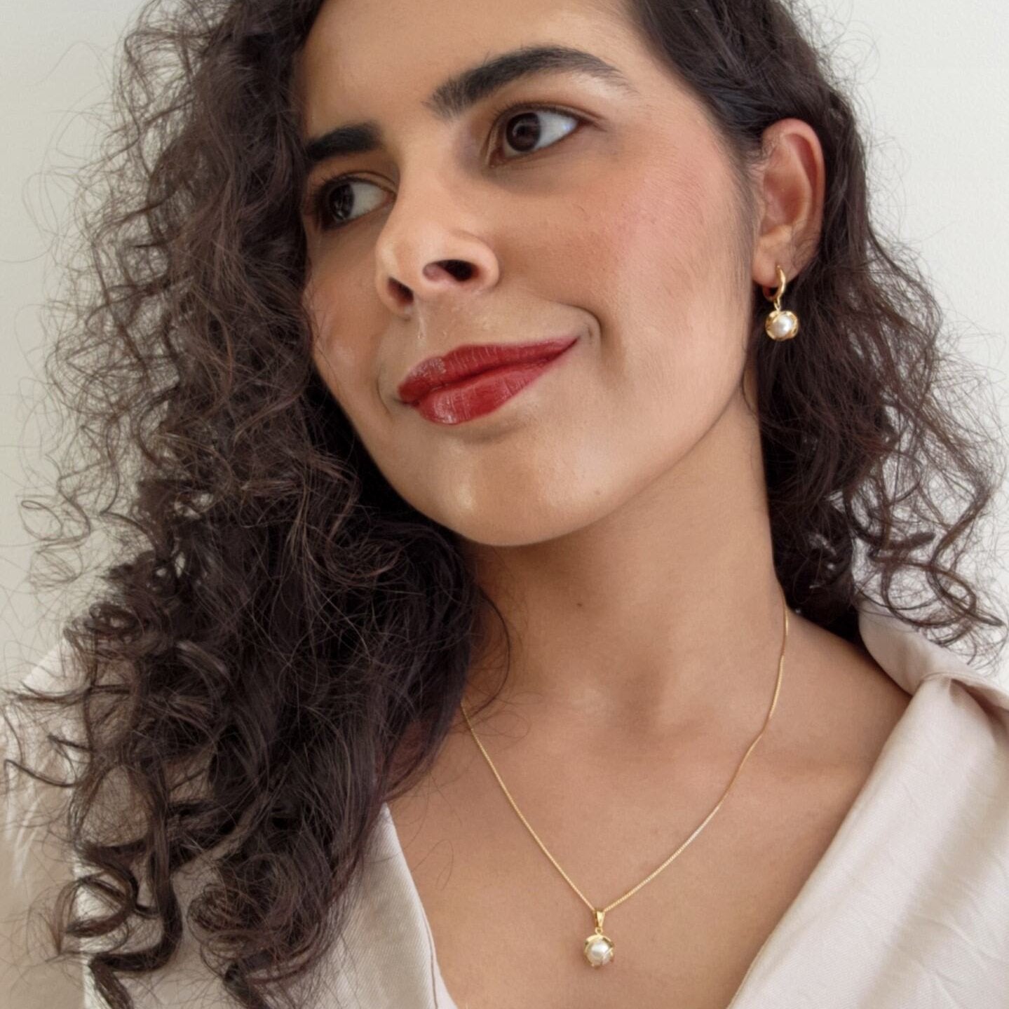 Conjunto Colar e Brinco Pérola Trabalhada - Banho de Ouro 18k