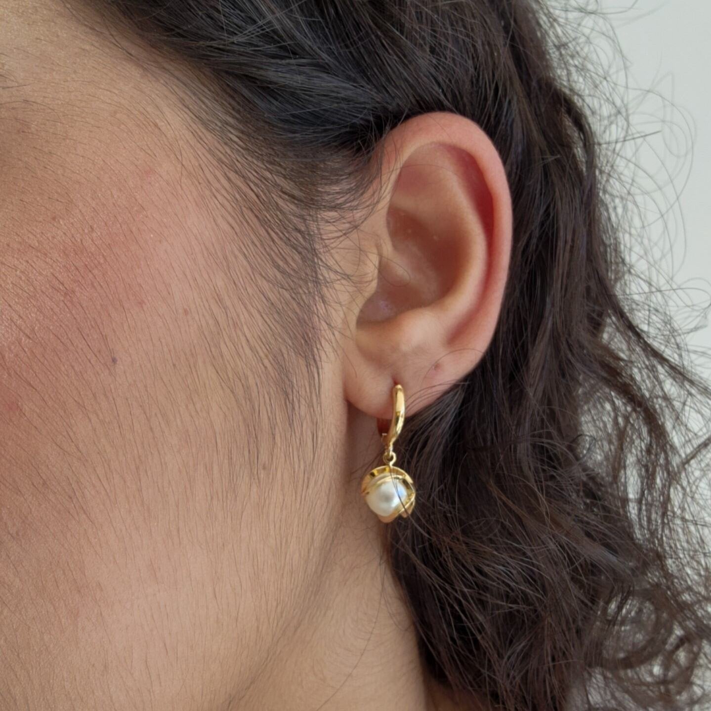 Conjunto Colar e Brinco Pérola Trabalhada - Banho de Ouro 18k