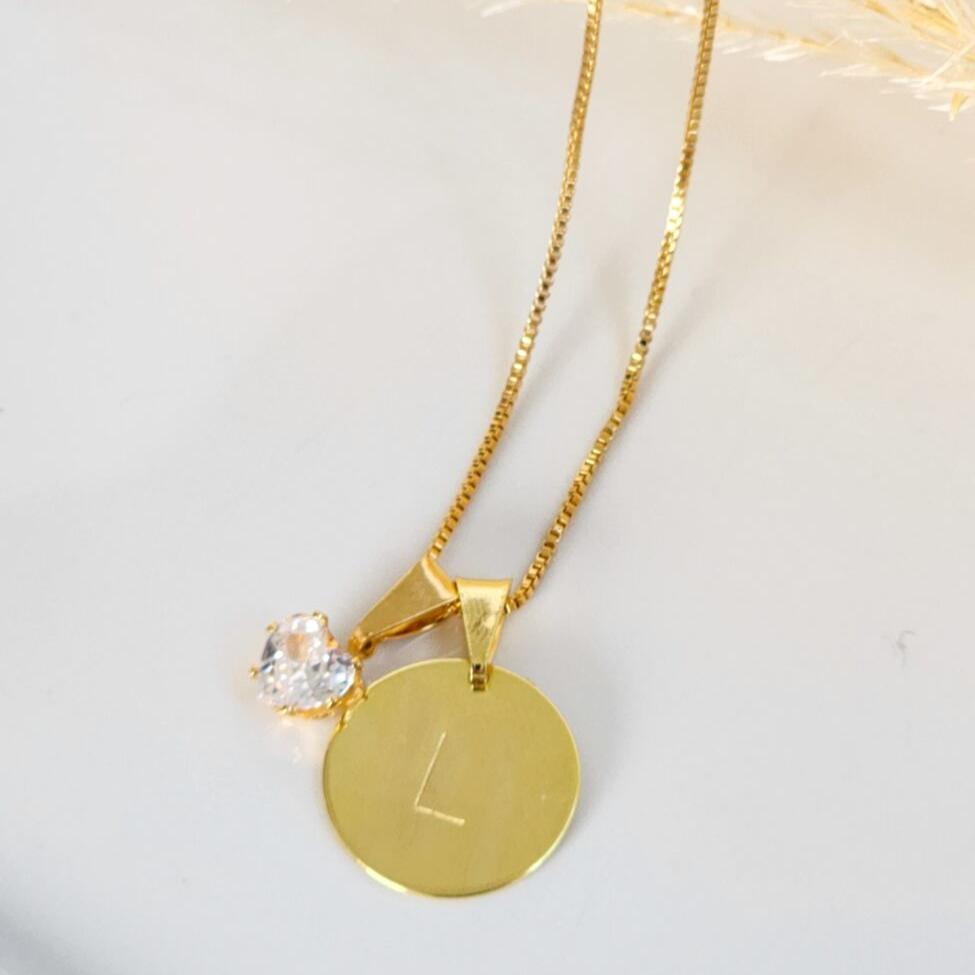 Colar Medalha Inicial Letra Personalizado por Punção - Banho de Ouro 18k