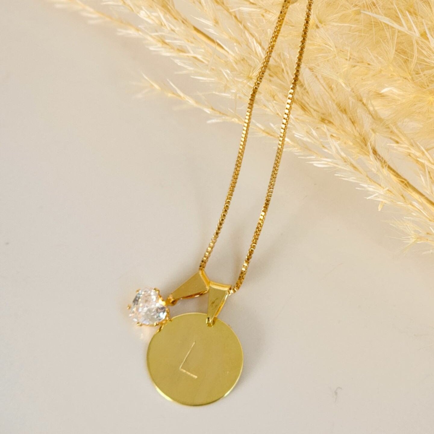 Colar Medalha Inicial Letra Personalizado por Punção - Banho de Ouro 18k