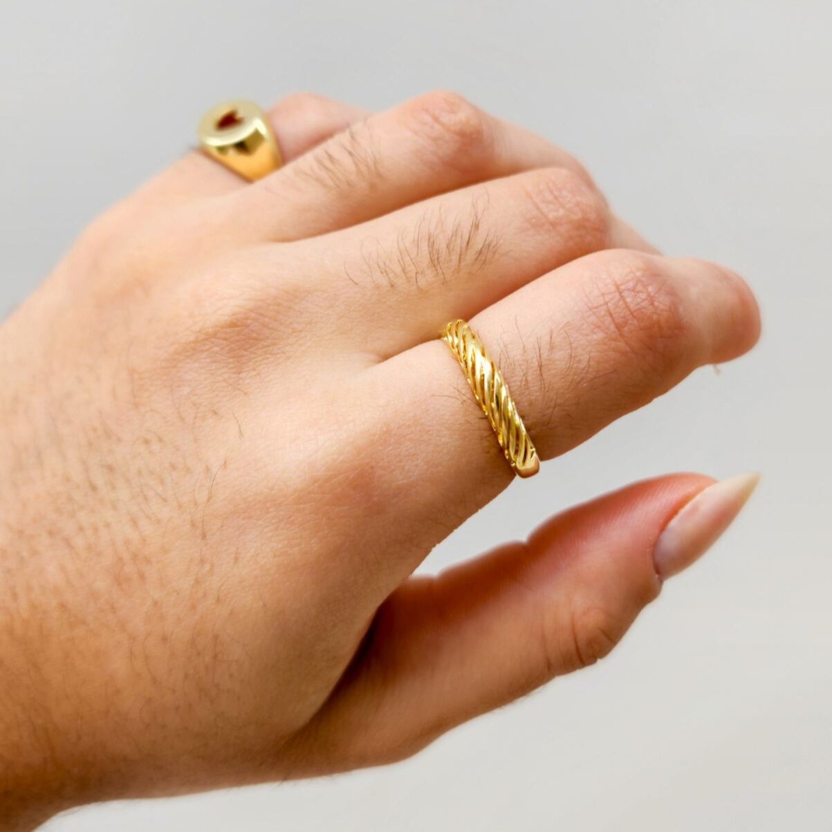 Anel Ajustável Croissant Vazado - Banho de Ouro 18k