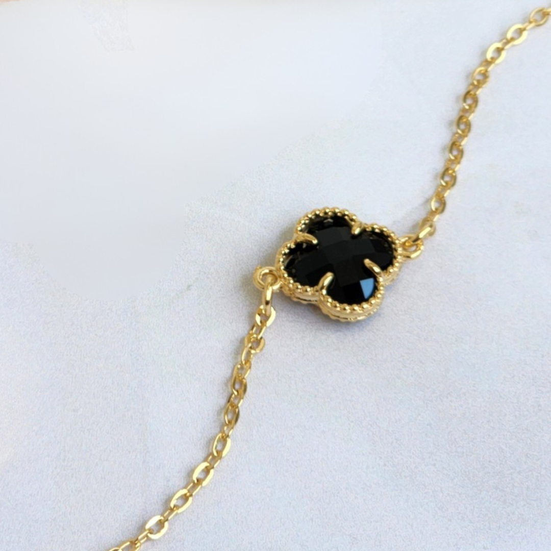 Pulseira Trevo Resinado Preto - Banho de Ouro 18k