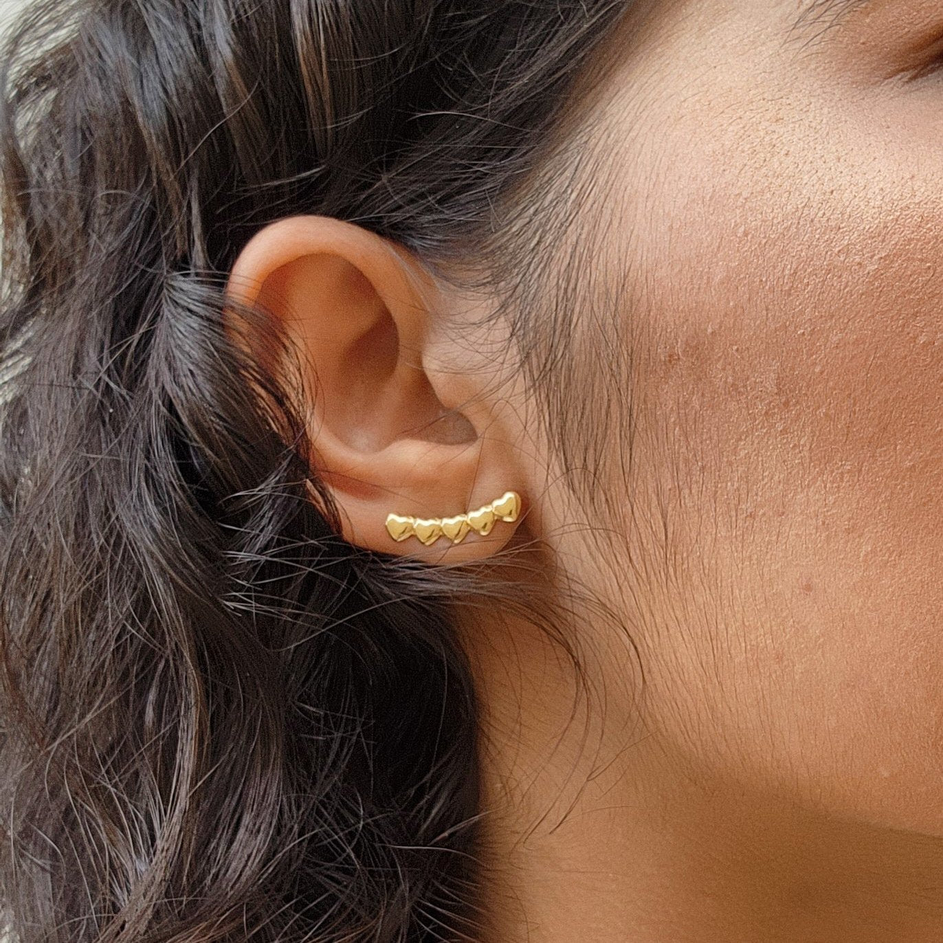 Brinco Ear Cuff Corações - Banho de Ouro 18k