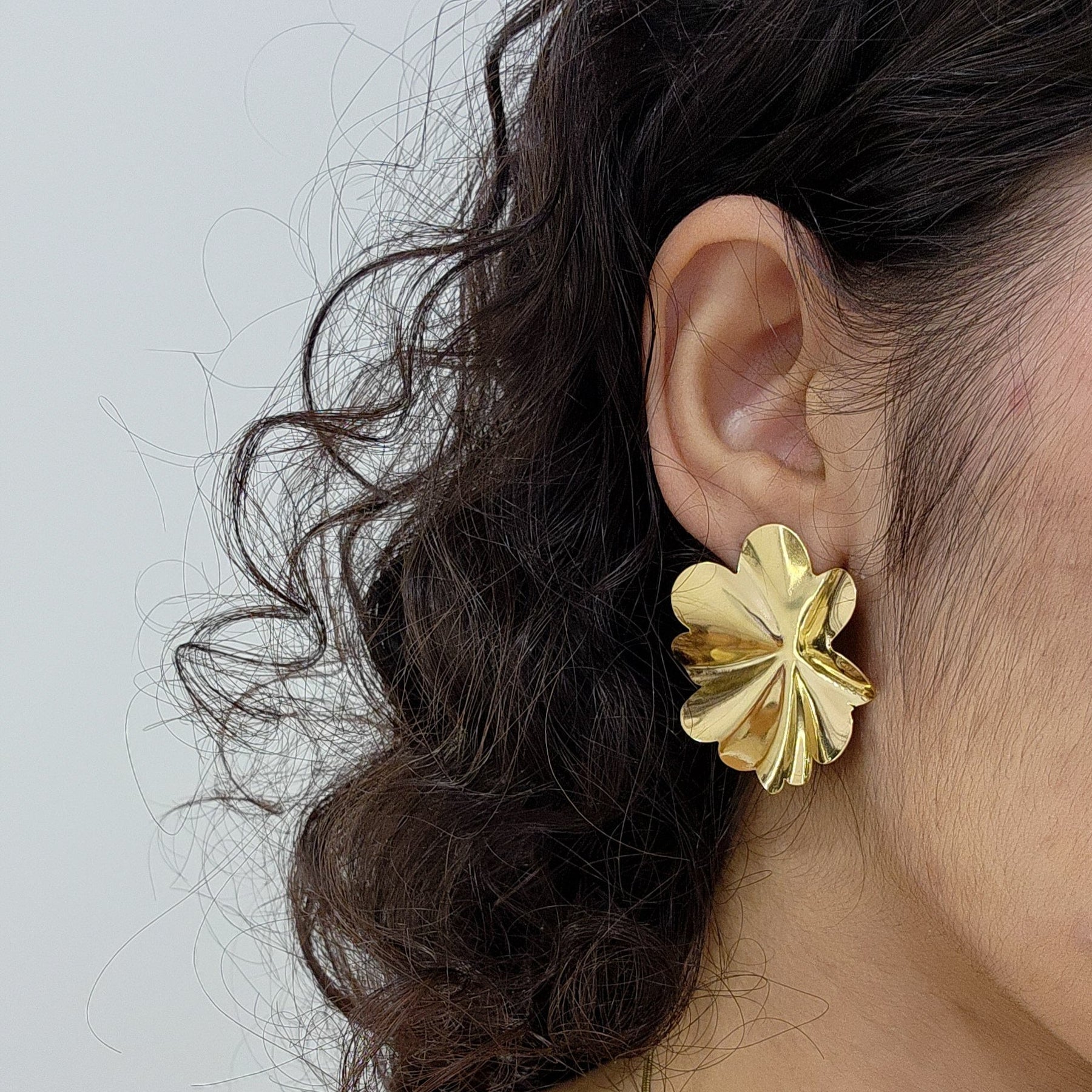 Brinco Orgânico Flor - Banho de Ouro 18k