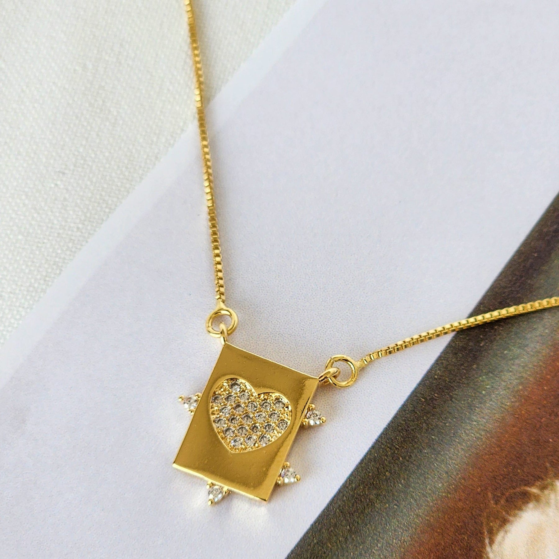 Colar Plaquinha Coração - Banho de Ouro 18k