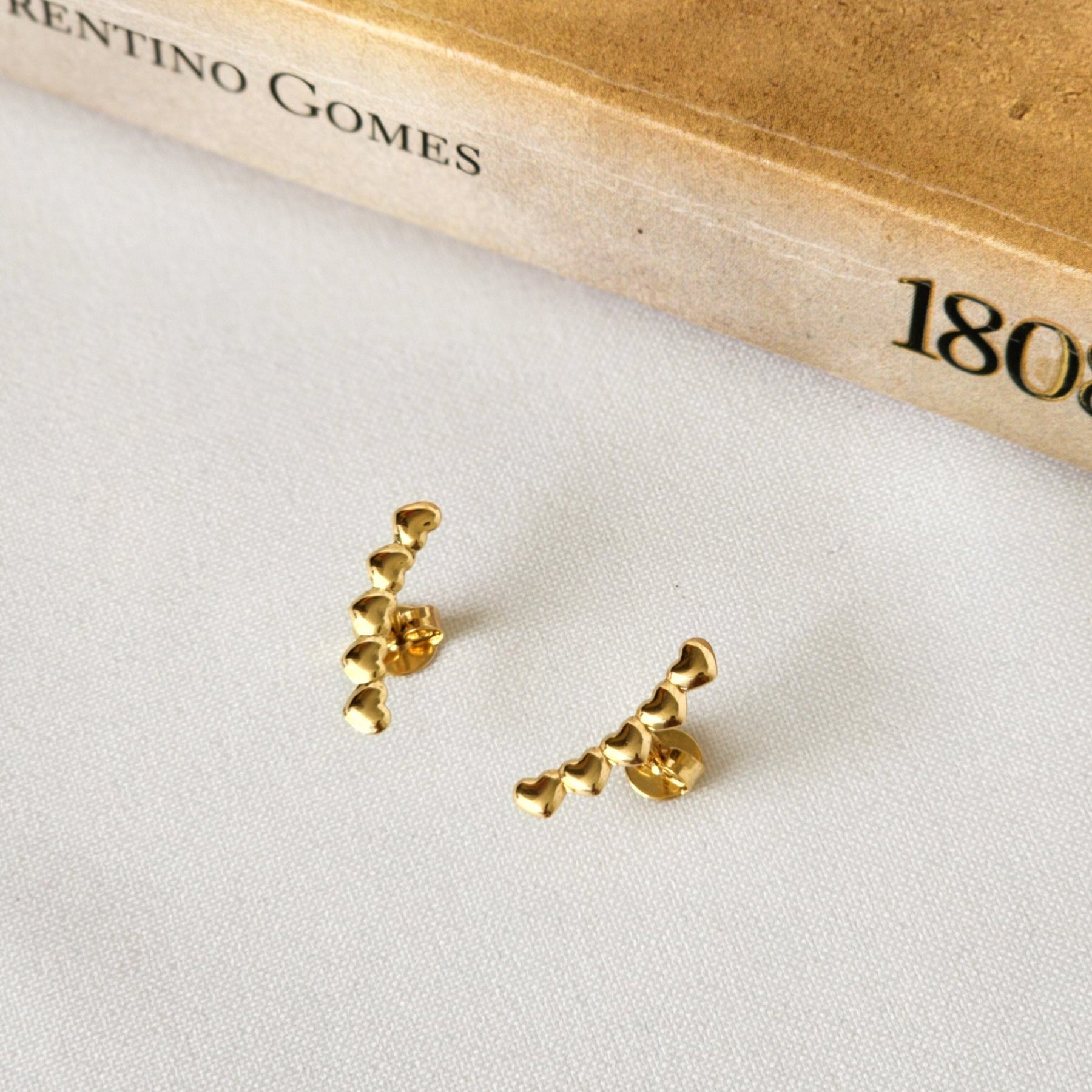 Brinco Ear Cuff Corações - Banho de Ouro 18k