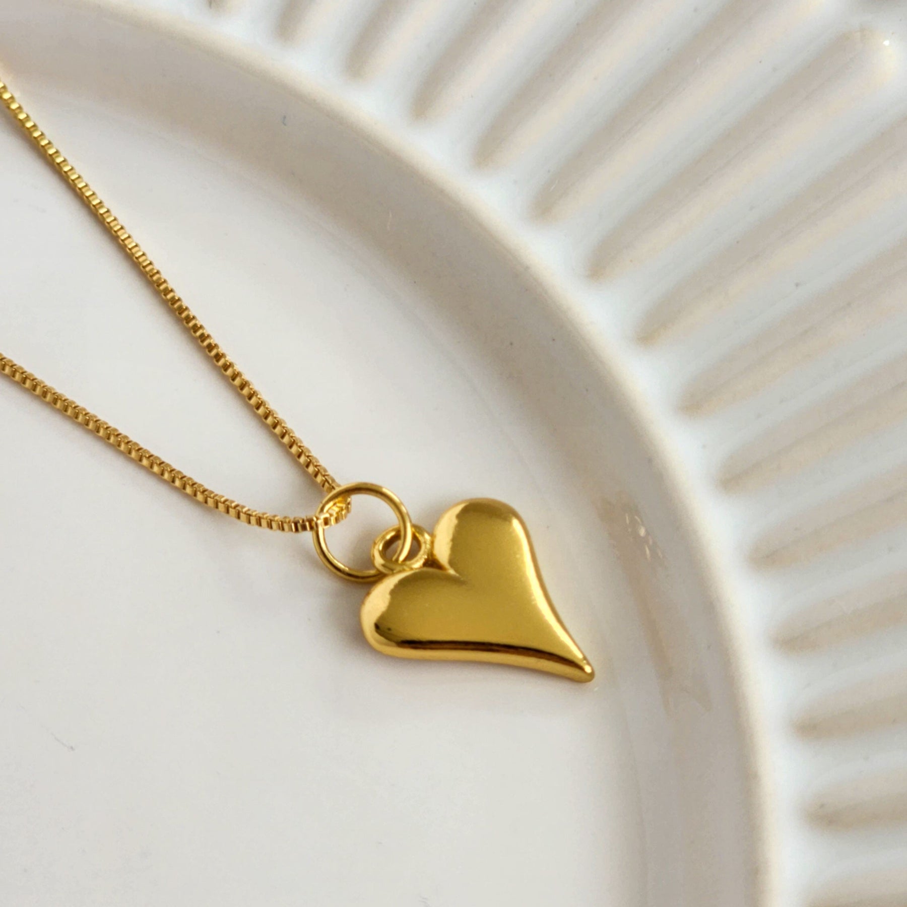 Colar Coração Orgânico Liso - Banho de Ouro 18k