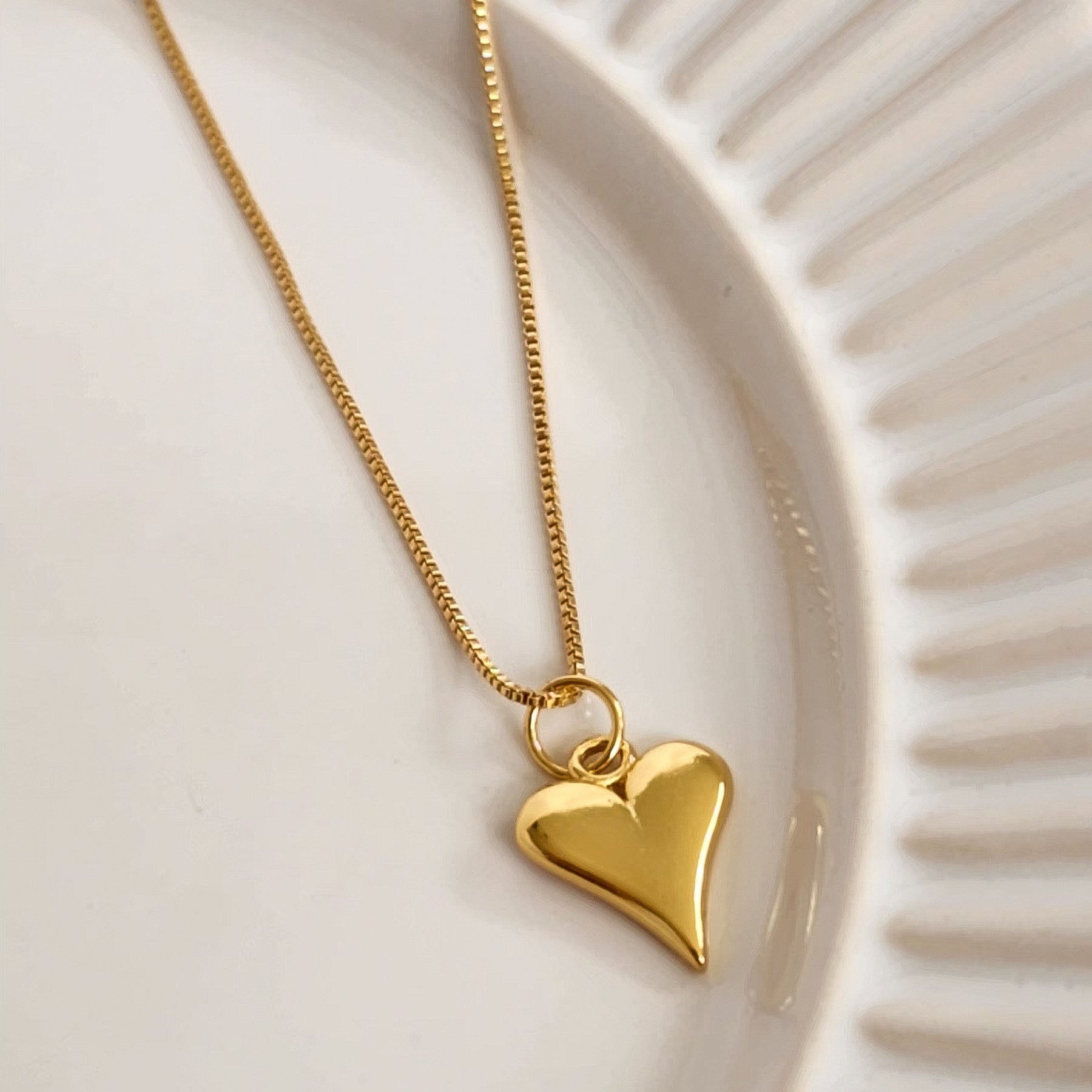 Colar Coração Orgânico Liso - Banho de Ouro 18k