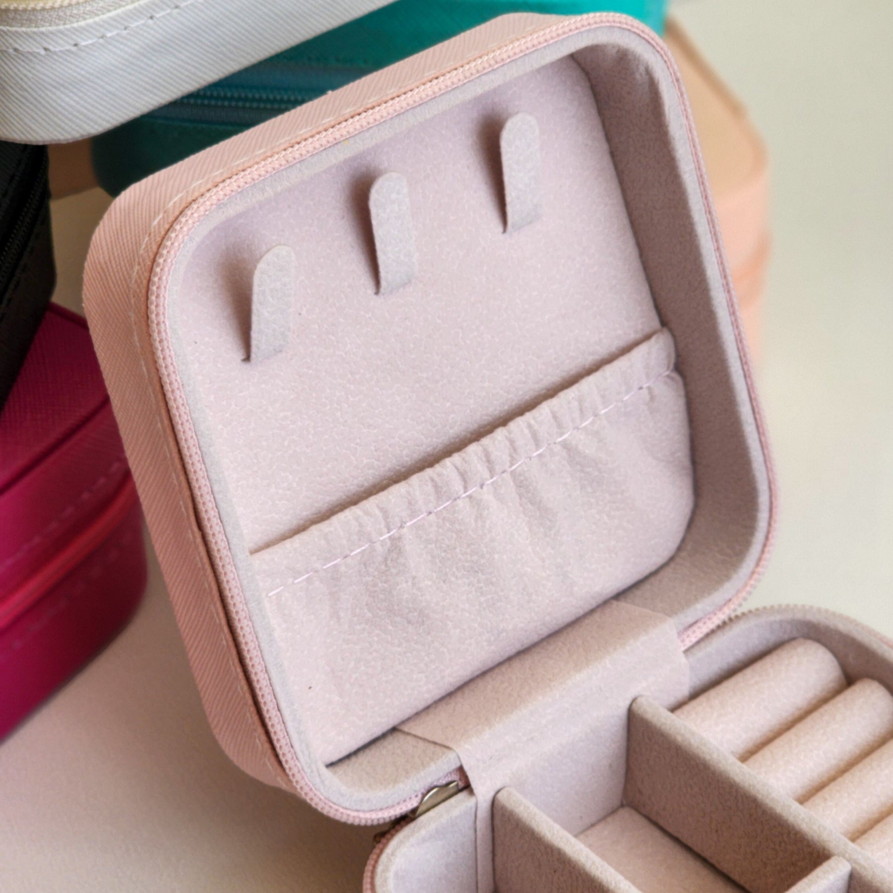 (BRINDE) Porta Joias Compacto para bolsa e viagem