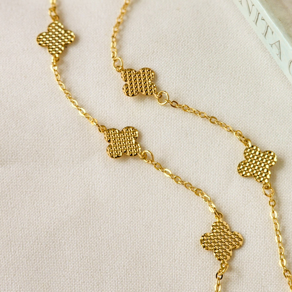 Pulseira Trevo Texturizada - Banho de Ouro 18k