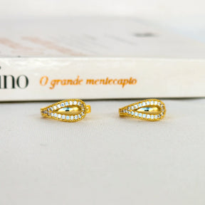 Brinco Argola Click Lisa com Bordas Cravejadas em Zircônia – Banho de Ouro 18k