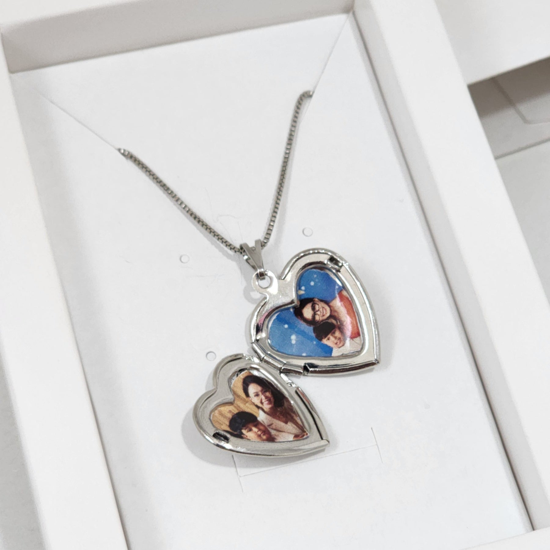 Colar Relicário Coração Personalizado - Banho de Ouro 18k ou Ródio Branco