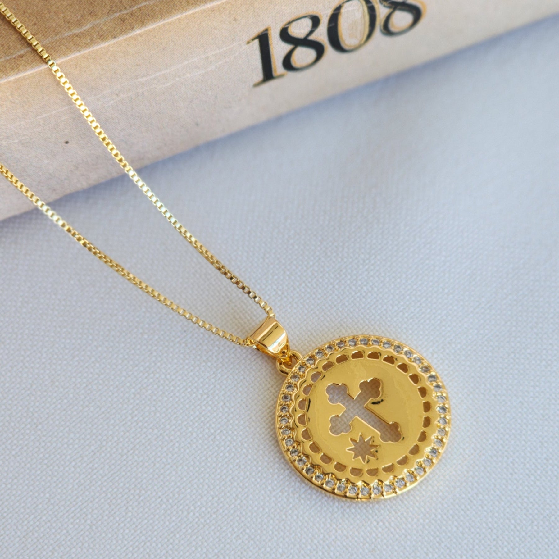 Kit Colar Corrente Veneziana + Pingente Nossa Senhora Cravejado + Pingente Cruz Cravejado - Banho de Ouro 18k