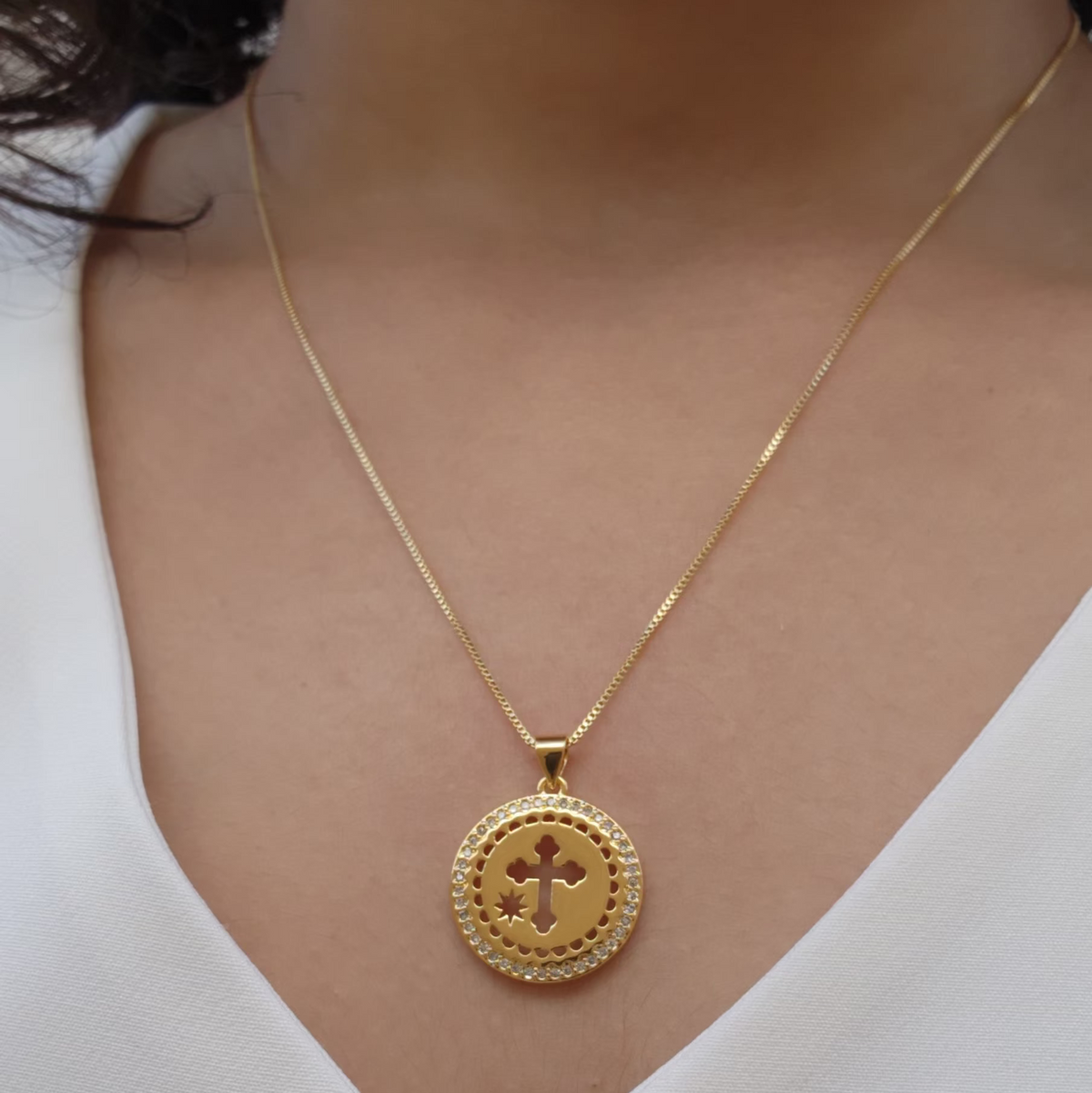 Colar Cruz Cravejado - Banho de Ouro 18k