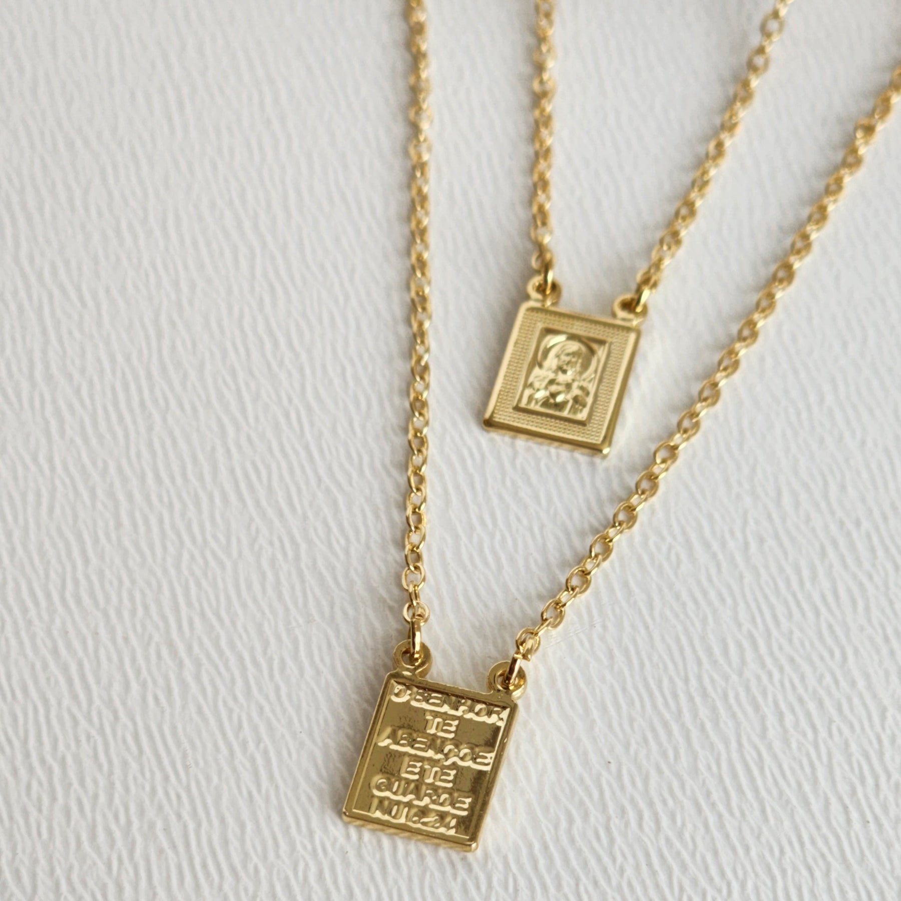 Colar Escapulário Mini Medalha Jesus Cristo - Banho de Ouro 18k