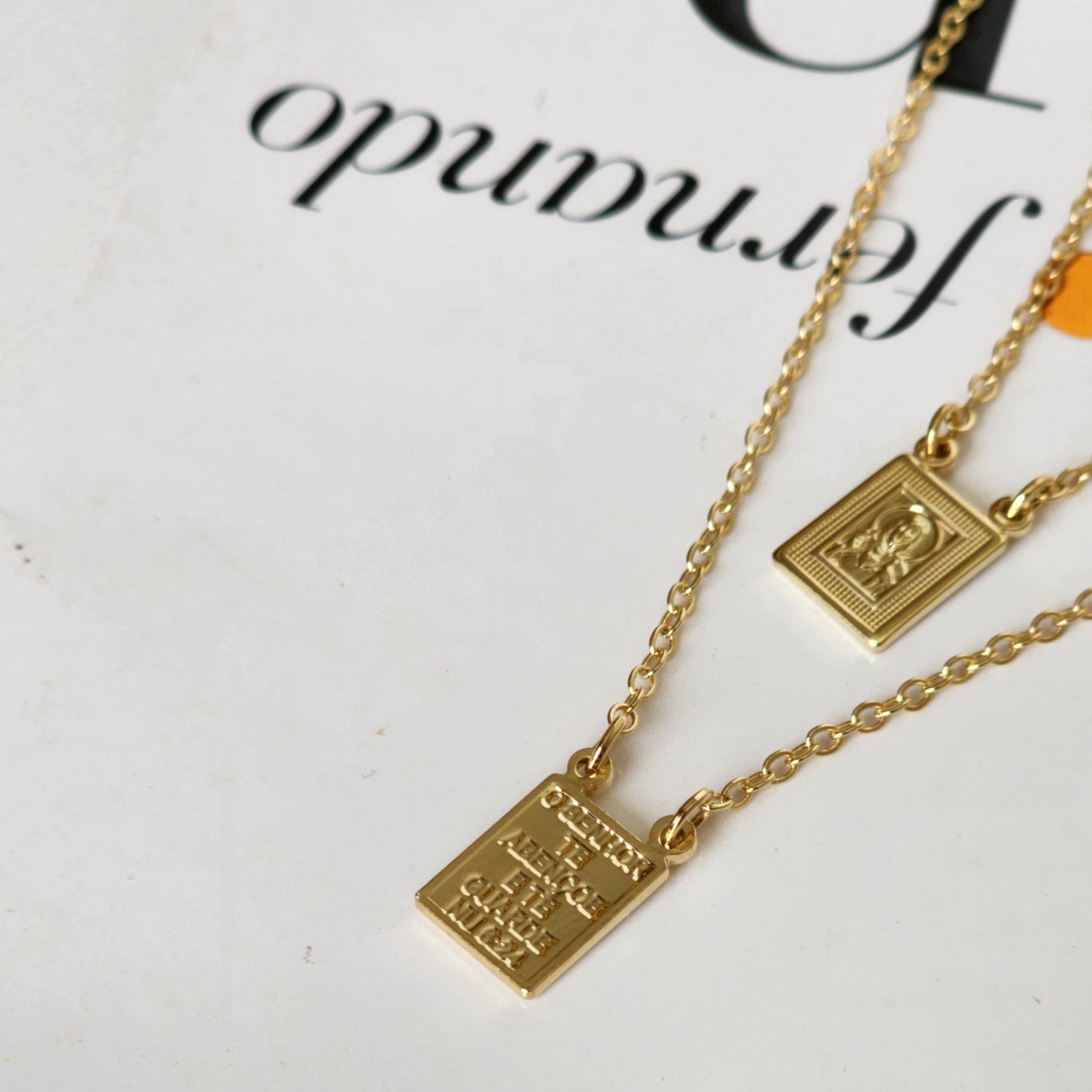 Colar Escapulário Mini Medalha Jesus Cristo - Banho de Ouro 18k