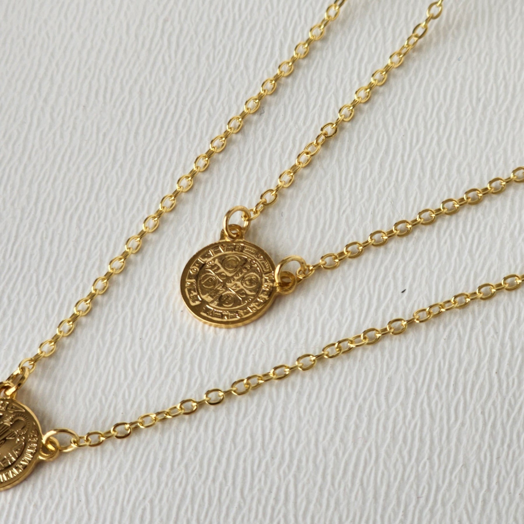 Colar Escapulário São Bento - Banho de Ouro 18k