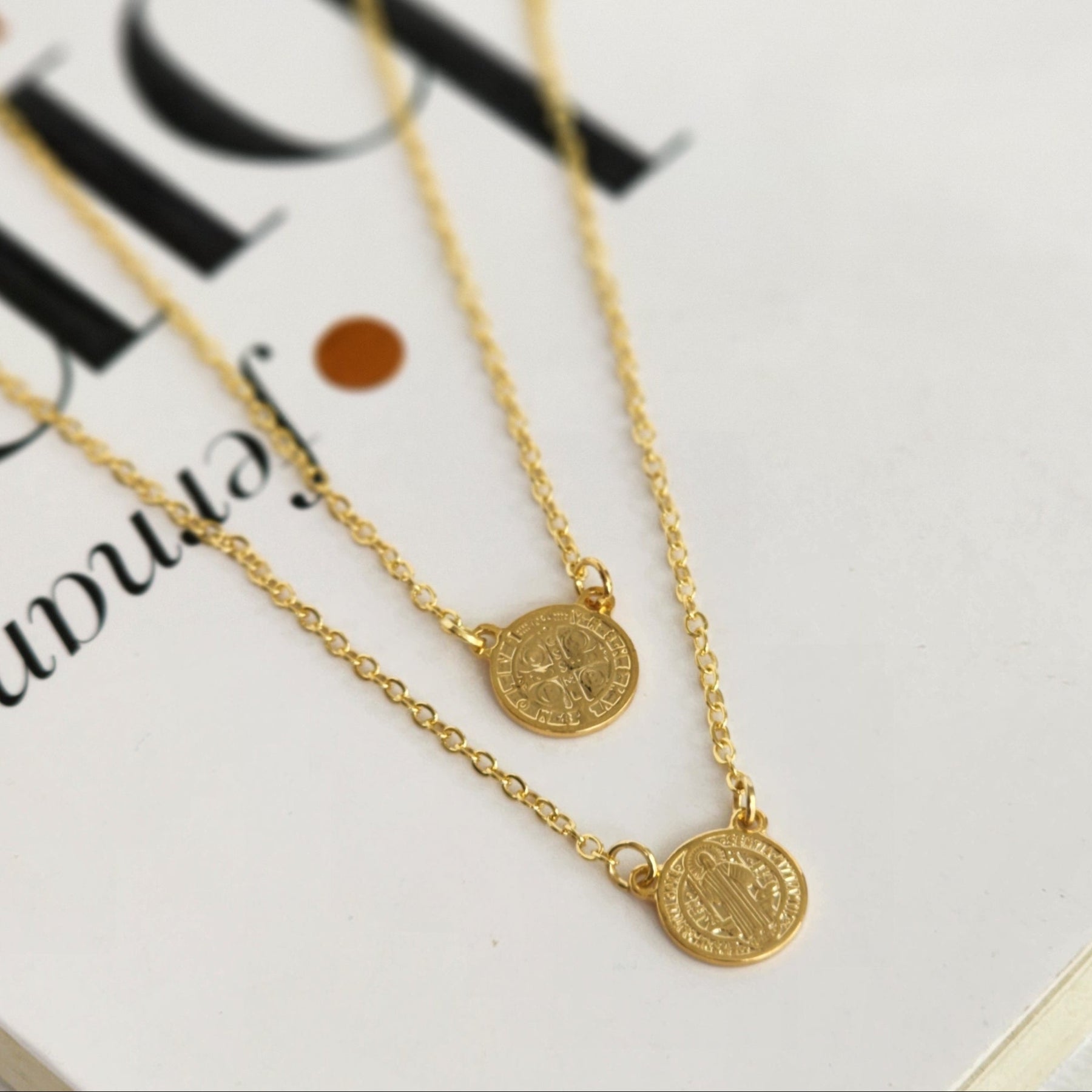 Colar Escapulário São Bento - Banho de Ouro 18k