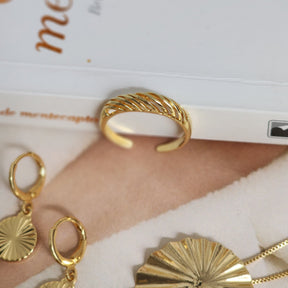 Kit Colar Orgânico + Brinco Argola Medalha Texturizada + Anel Croissant Regulável - Banho de Ouro 18k