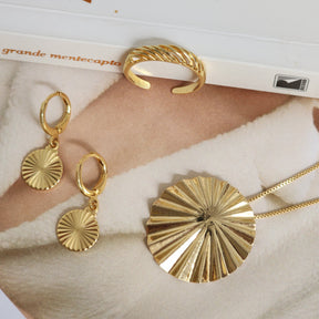 Kit Colar Orgânico + Brinco Argola Medalha Texturizada + Anel Croissant Regulável - Banho de Ouro 18k