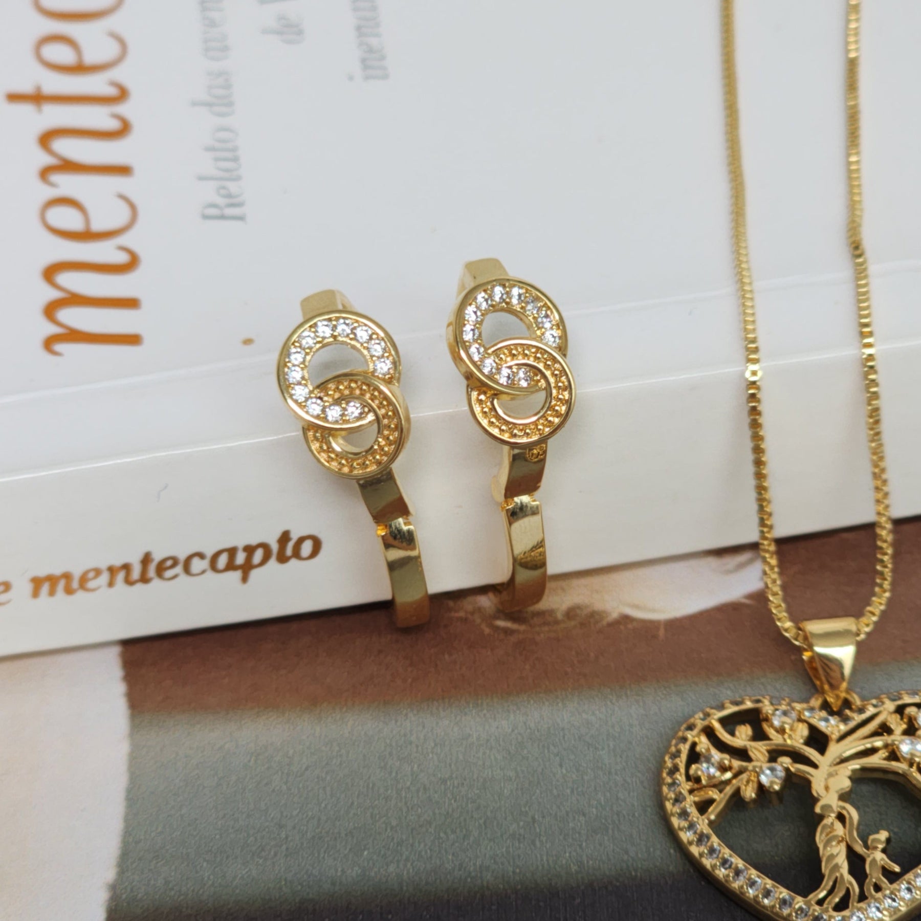 Kit Conjunto Colar Árvore da Vida Coração Cravejado + Brinco Argola Cravejado — Banho de Ouro 18k