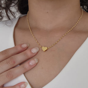 Choker Fita Torcida com Pingente de Coração - Banho de Ouro 18k