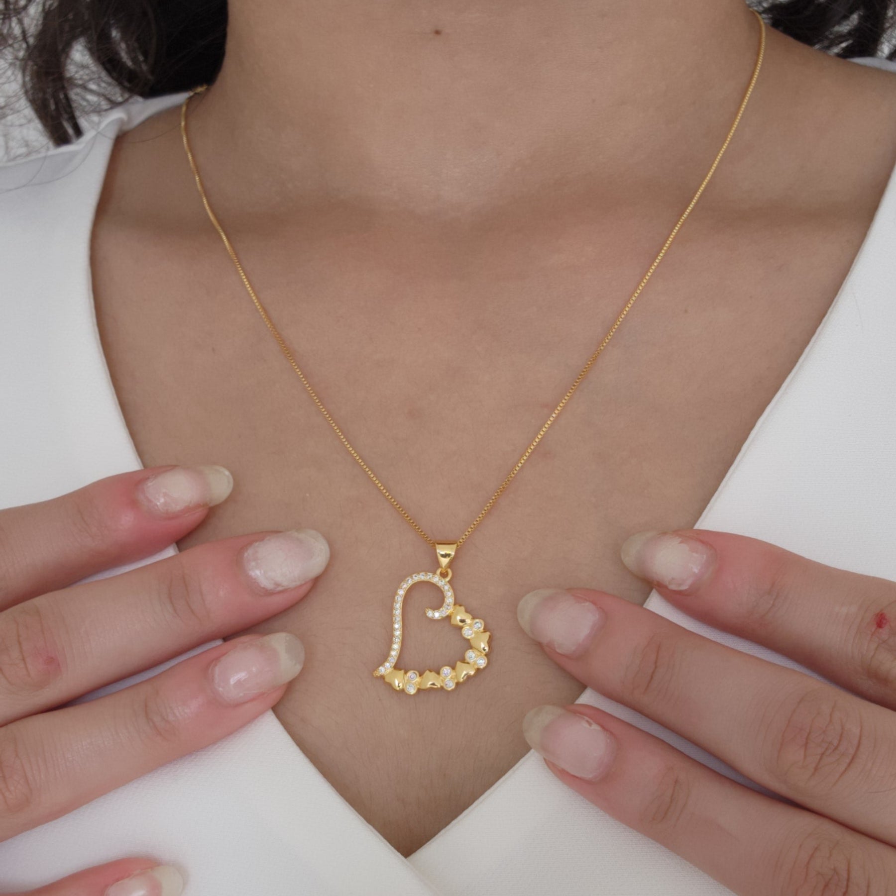 Kit Colar Coração Cravejado Detalhado + Brinco Argola Cravejada - Banho de Ouro 18k