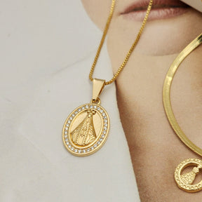 Kit Colar Nossa Senhora Cravejado + Pulseira Nossa Senhora Texturizada - Banho de Ouro 18k