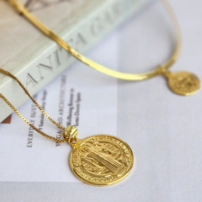 Kit Colar Medalha + Pulseira Fita São Bento - Banho de Ouro 18K