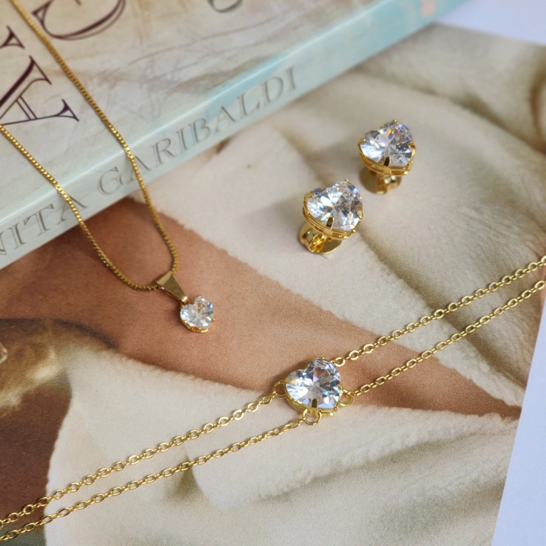 Kit Colar + Brinco + Pulseira Coração Ponto de Luz Zircônia Cristal - Banho de Ouro 18k