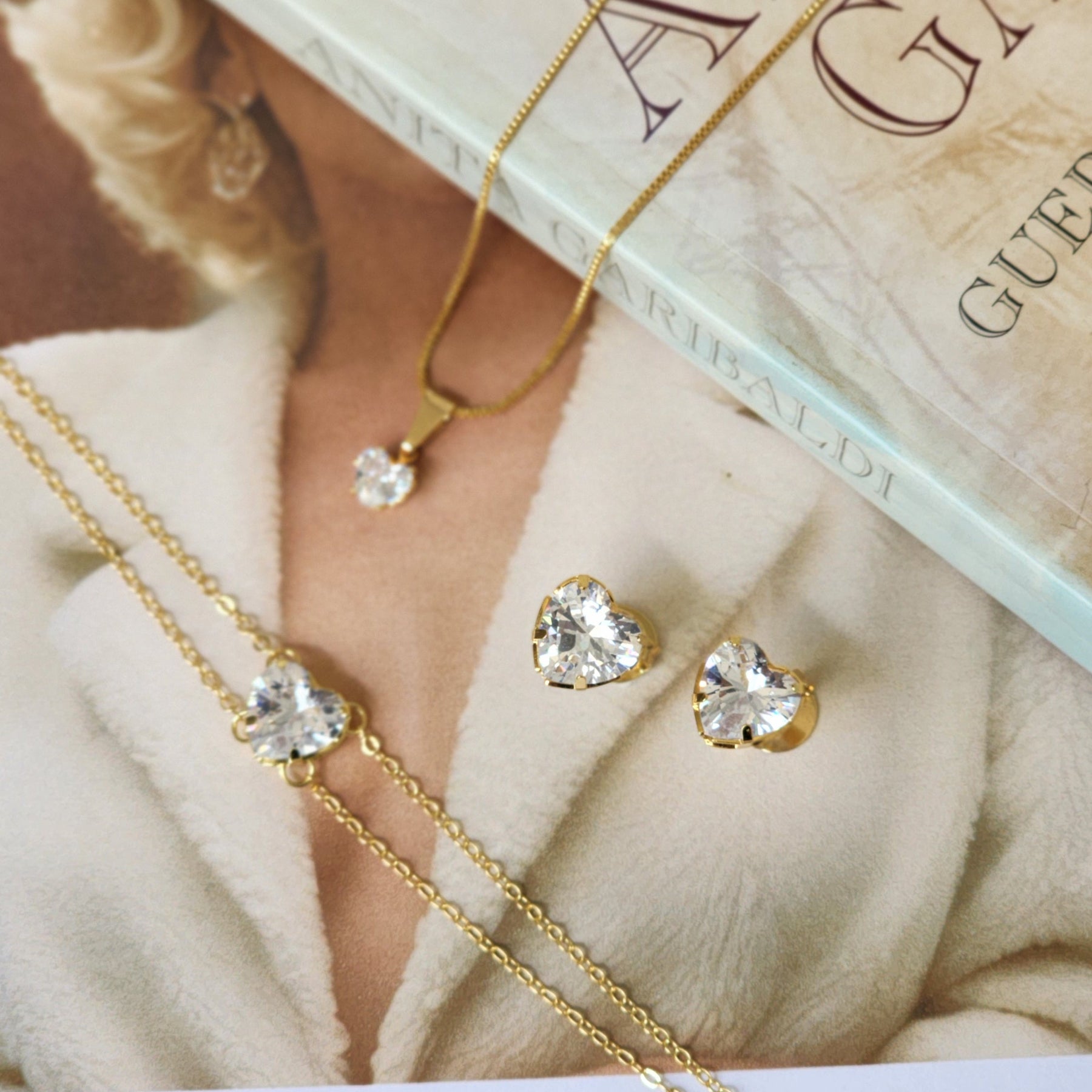 Kit Colar + Brinco + Pulseira Coração Ponto de Luz Zircônia Cristal - Banho de Ouro 18k