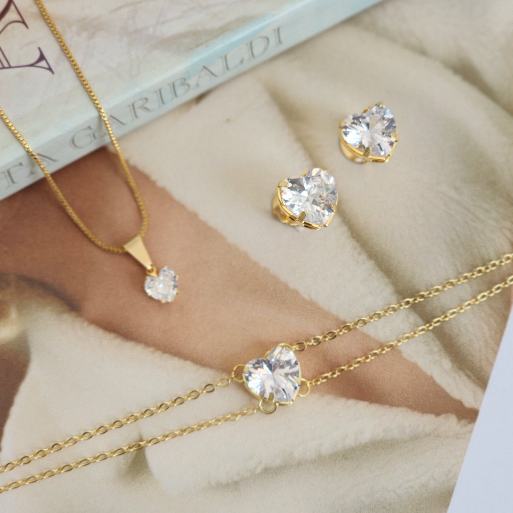 Kit Colar + Brinco + Pulseira Coração Ponto de Luz Zircônia Cristal - Banho de Ouro 18k