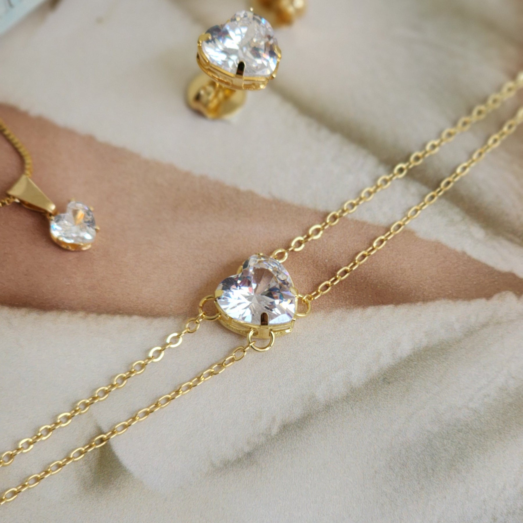 Kit Colar + Brinco + Pulseira Coração Ponto de Luz Zircônia Cristal - Banho de Ouro 18k