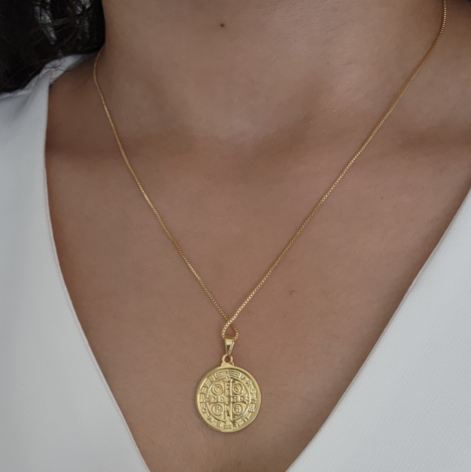 Kit Colar Medalha + Pulseira Fita São Bento - Banho de Ouro 18K