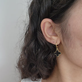 Kit Colar + Brinco Argola + Pulseira Trevo Resinado Preto - Banho de Ouro 18k