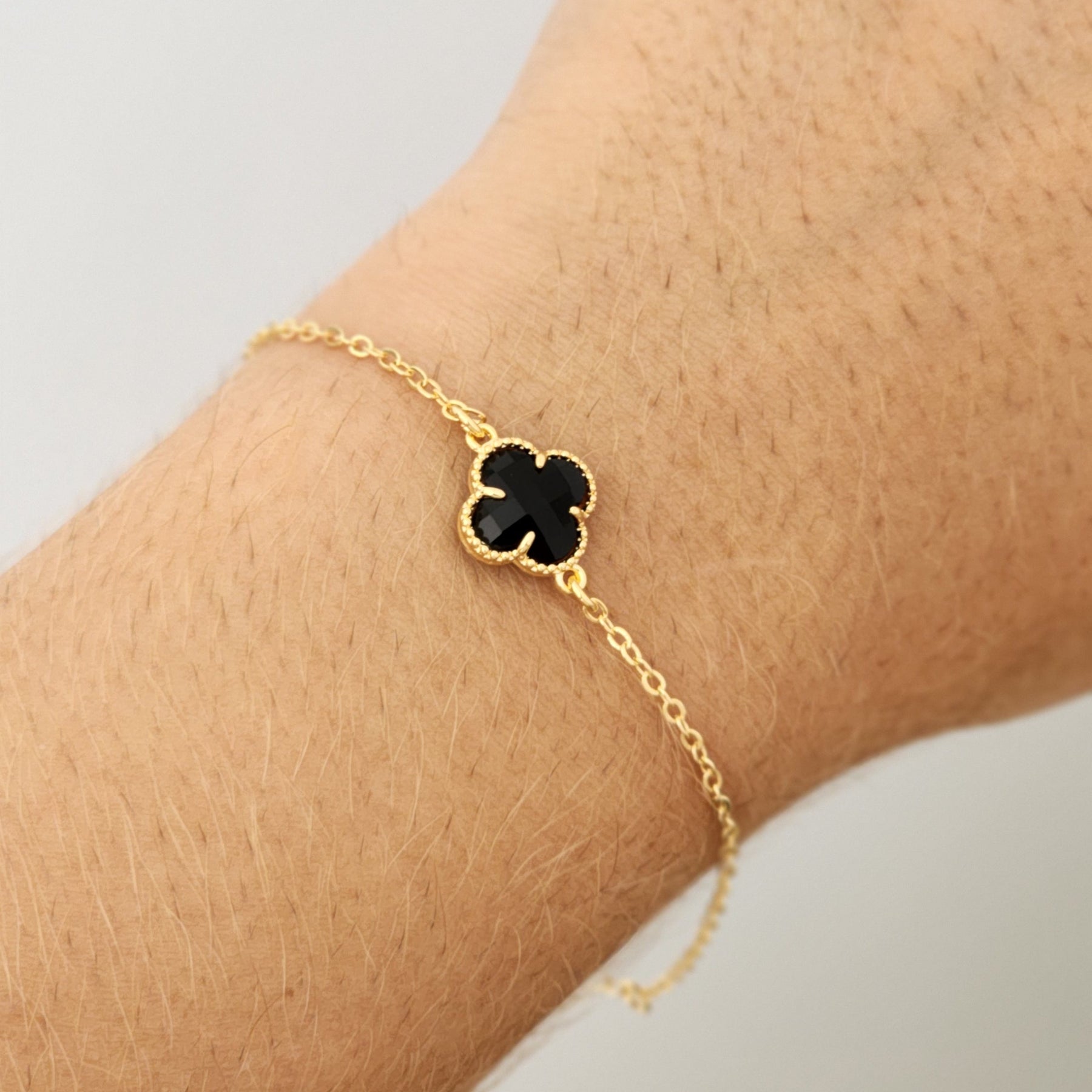 Kit Colar + Brinco Argola + Pulseira Trevo Resinado Preto - Banho de Ouro 18k