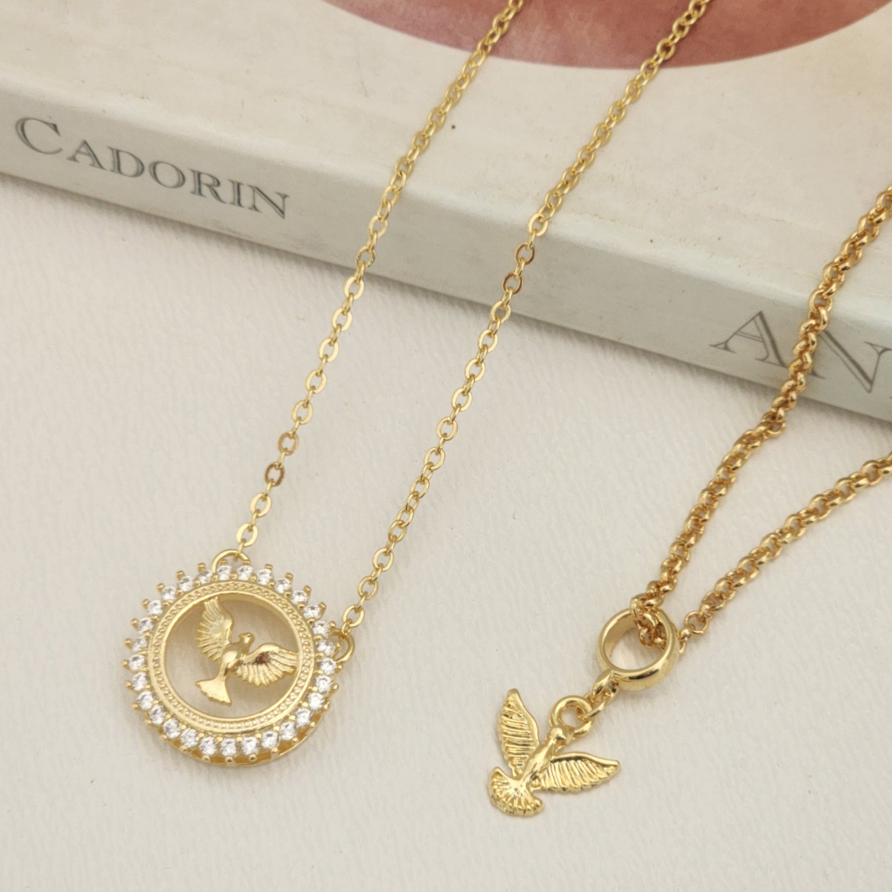 Kit Colar Espírito Santo Cravejado + Pulseira Espírito Santo Texturizada - Banho de Ouro 18k