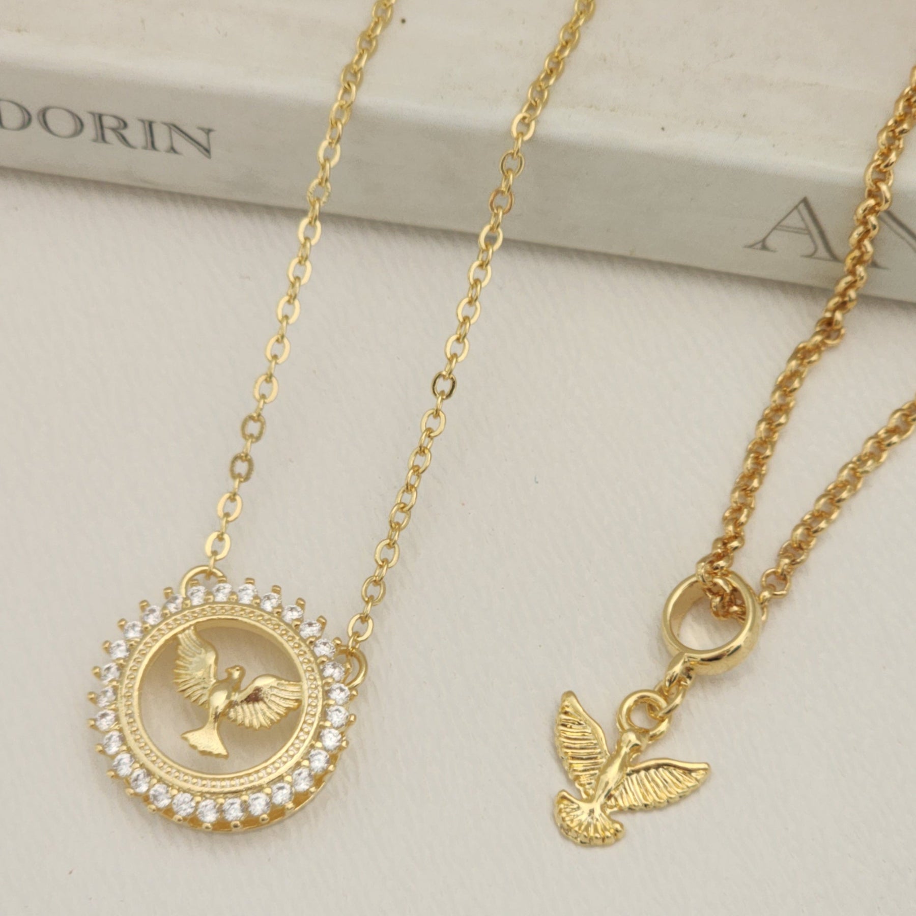 Kit Colar Espírito Santo Cravejado + Pulseira Espírito Santo Texturizada - Banho de Ouro 18k