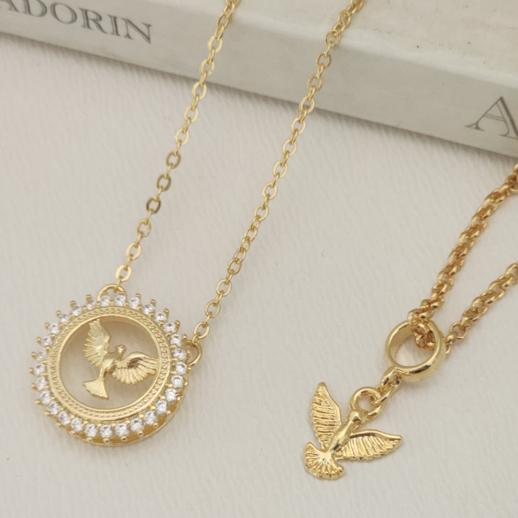 Kit Colar Espírito Santo Cravejado + Pulseira Espírito Santo Texturizada - Banho de Ouro 18k