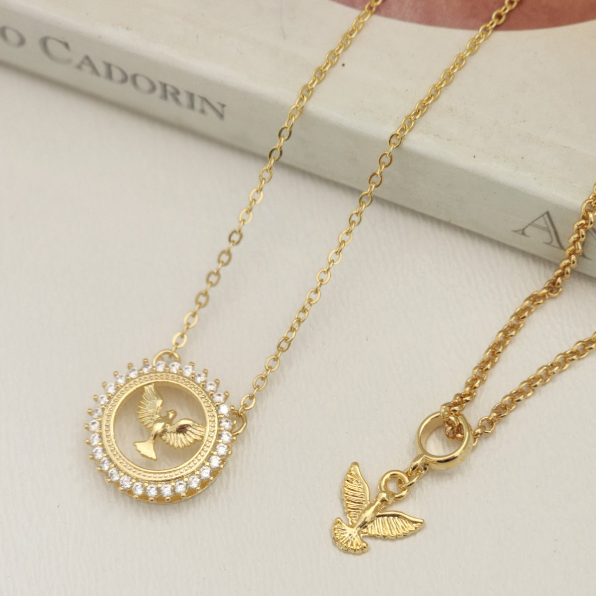 Kit Colar Espírito Santo Cravejado + Pulseira Espírito Santo Texturizada - Banho de Ouro 18k