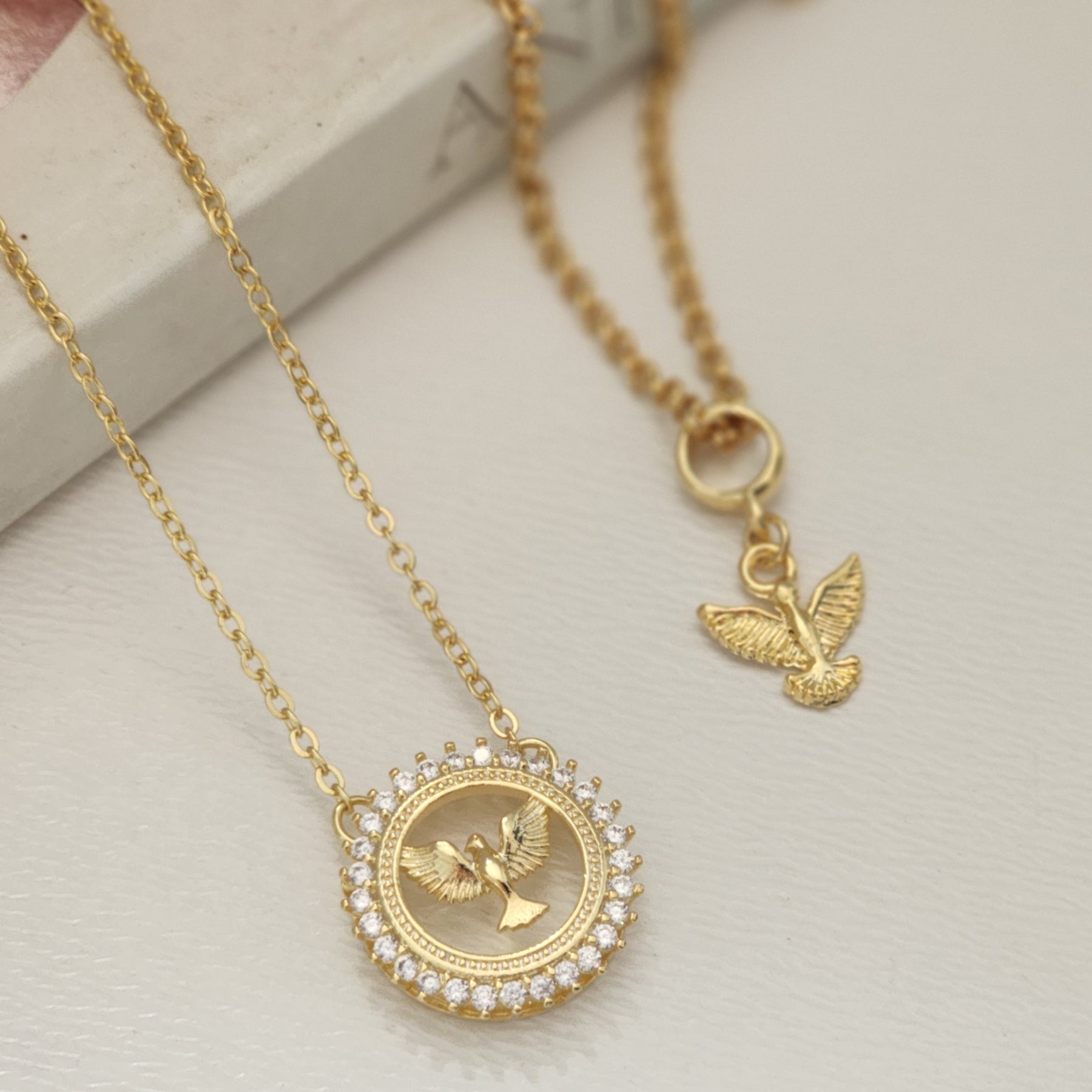 Kit Colar Espírito Santo Cravejado + Pulseira Espírito Santo Texturizada - Banho de Ouro 18k