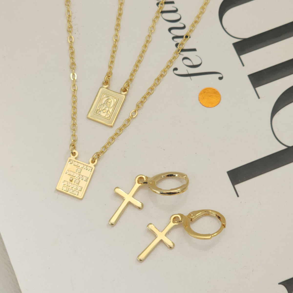 Kit Colar Escapulário Jesus Cristo + Brinco Argola Cruz - Banho de Ouro 18k