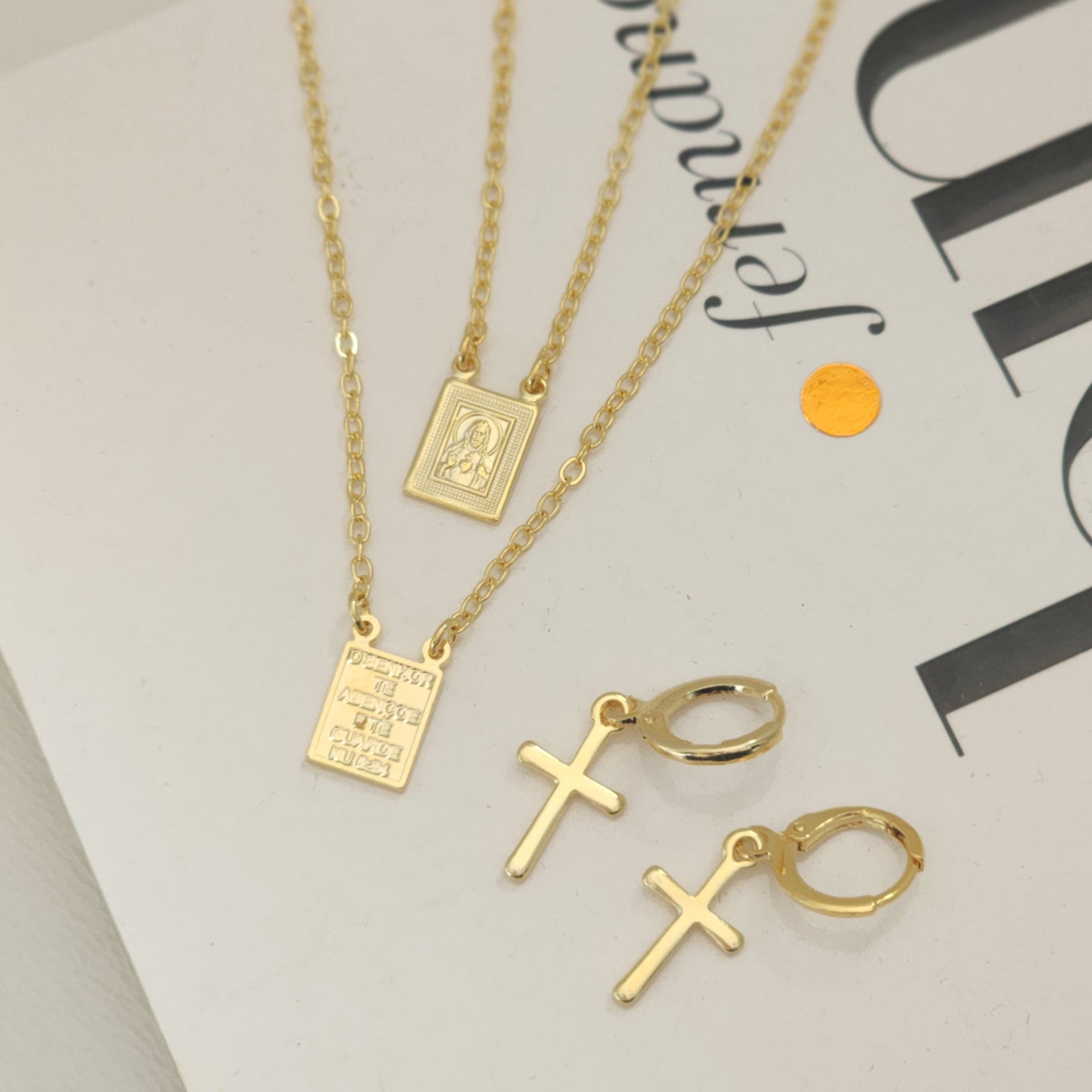 Kit Colar Escapulário Jesus Cristo + Brinco Argola Cruz - Banho de Ouro 18k