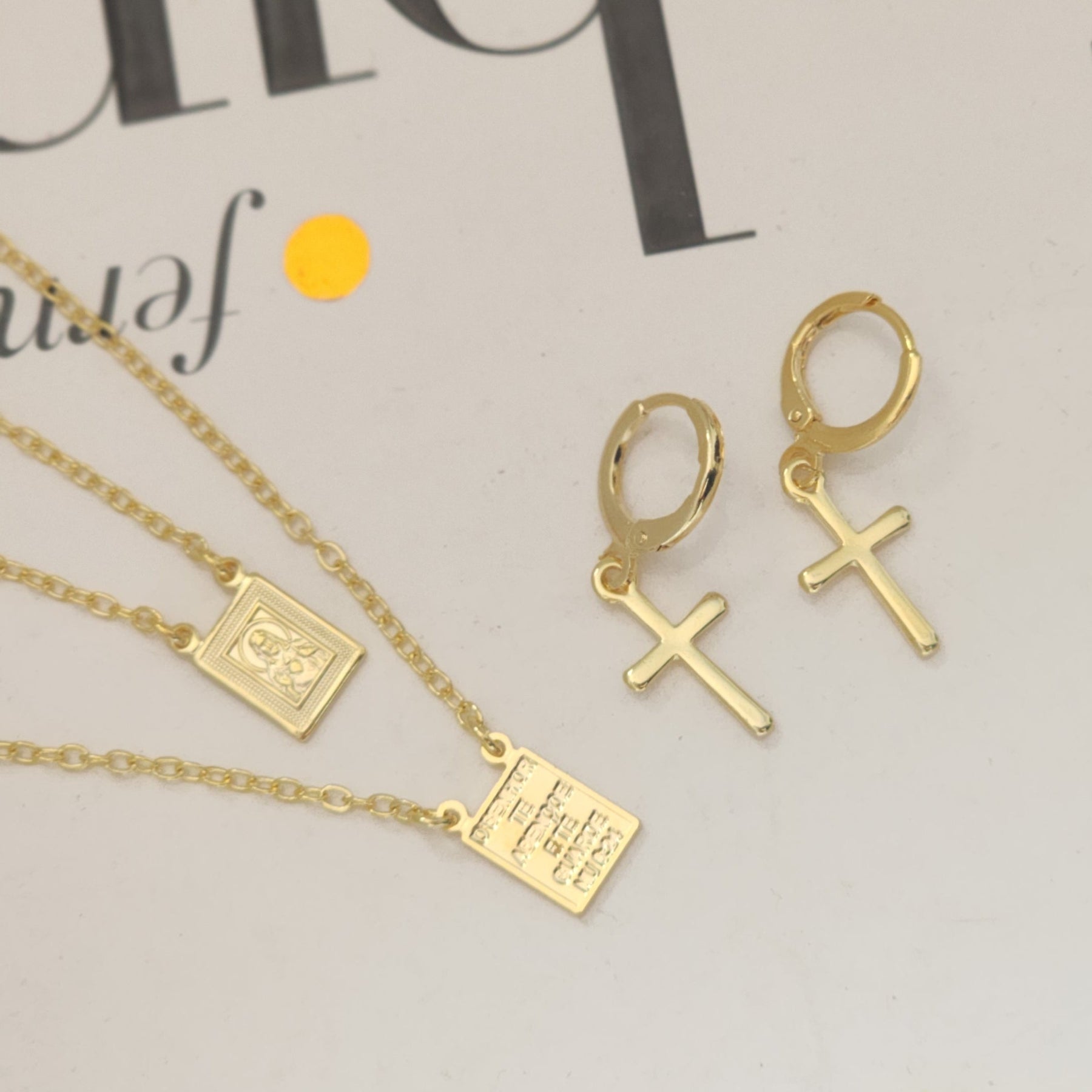 Kit Colar Escapulário Jesus Cristo + Brinco Argola Cruz - Banho de Ouro 18k