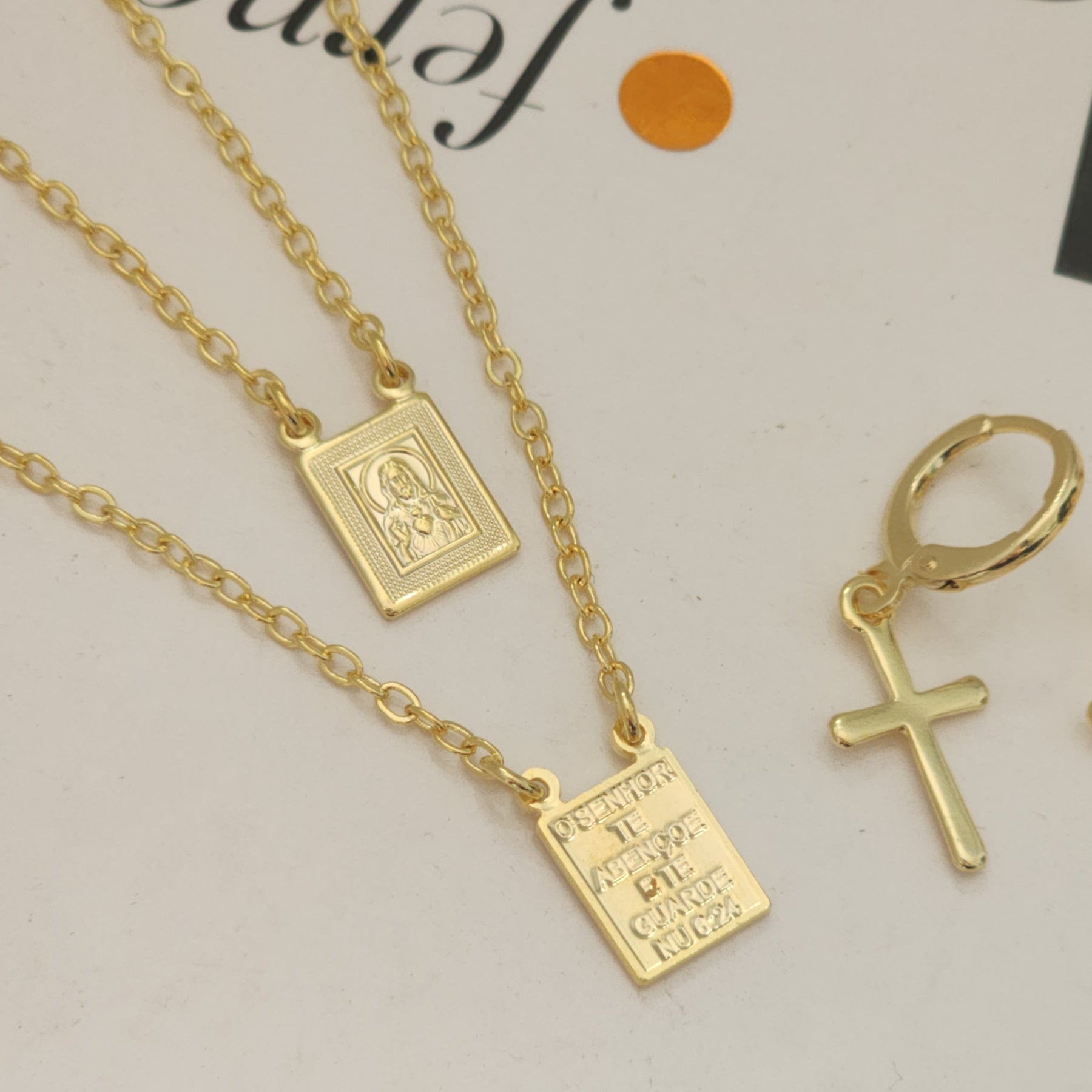 Kit Colar Escapulário Jesus Cristo + Brinco Argola Cruz - Banho de Ouro 18k