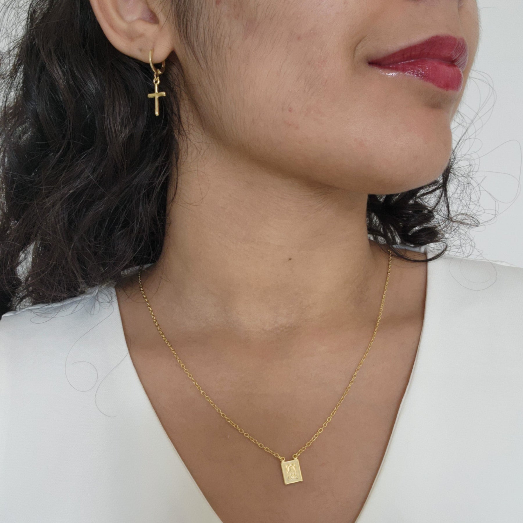 Kit Colar Escapulário Jesus Cristo + Brinco Argola Cruz - Banho de Ouro 18k