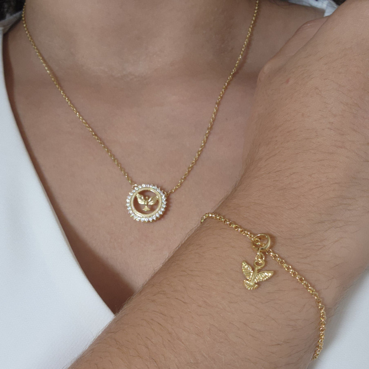 Kit Colar Espírito Santo Cravejado + Pulseira Espírito Santo Texturizada - Banho de Ouro 18k