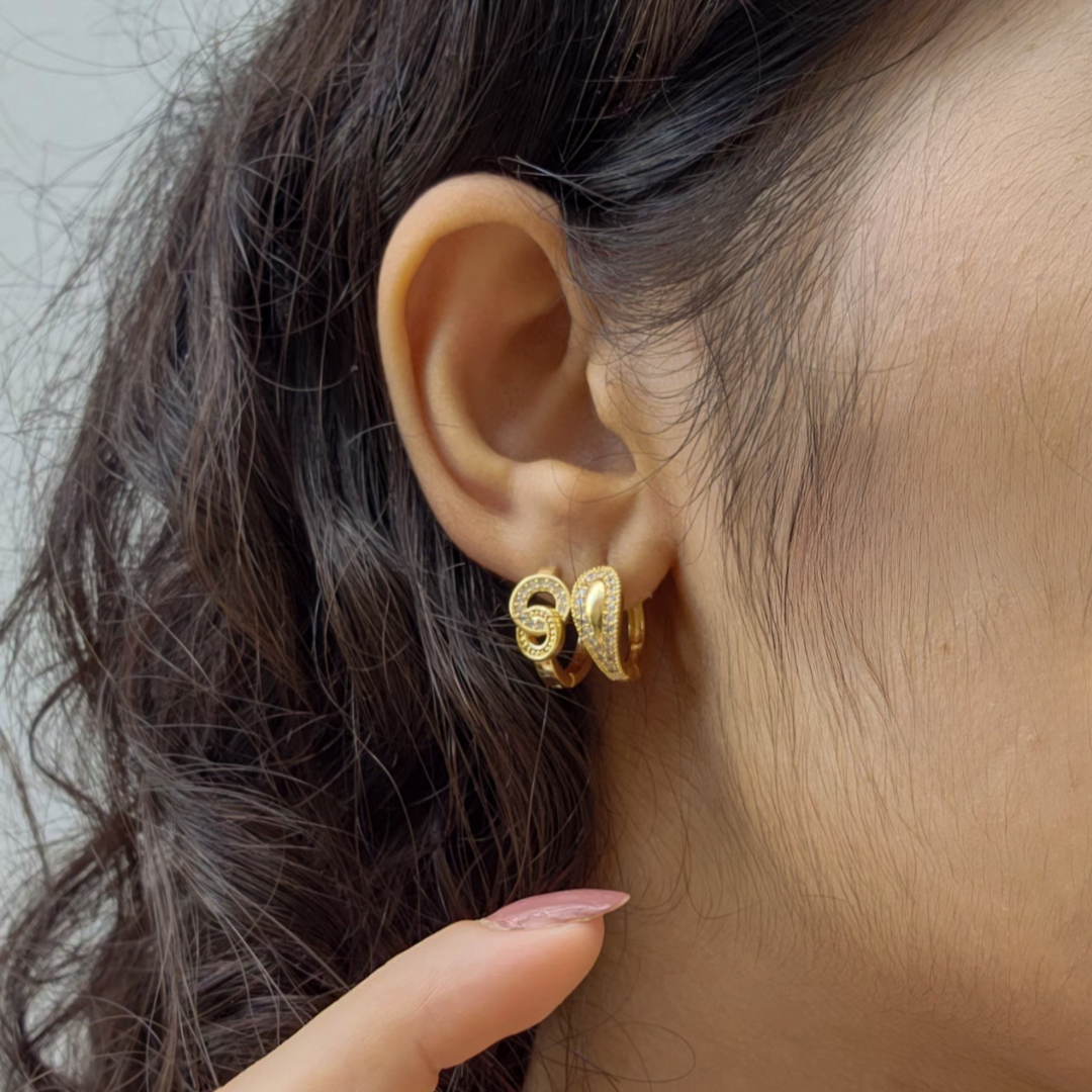 Brinco Argola Click Nó Cravejado em Zircônia – Banho de Ouro 18k