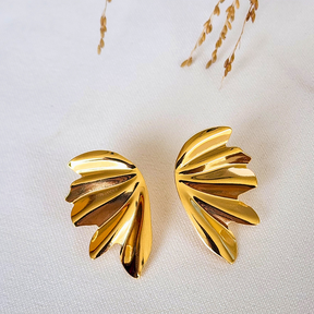 Brinco Metade Flor Metalizada - Banho de Ouro 18k