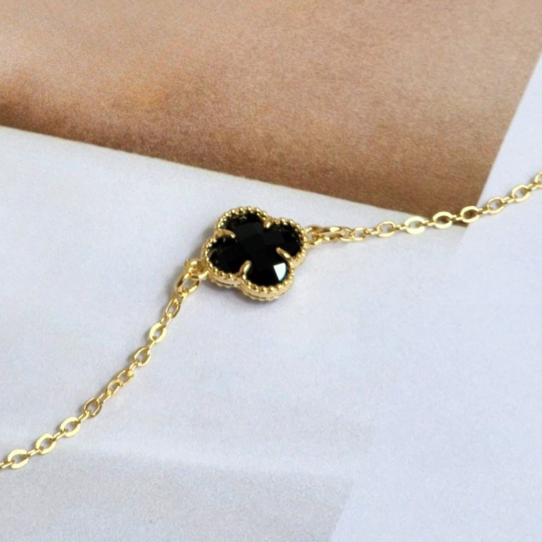 Pulseira Trevo Resinado Preto - Banho de Ouro 18k